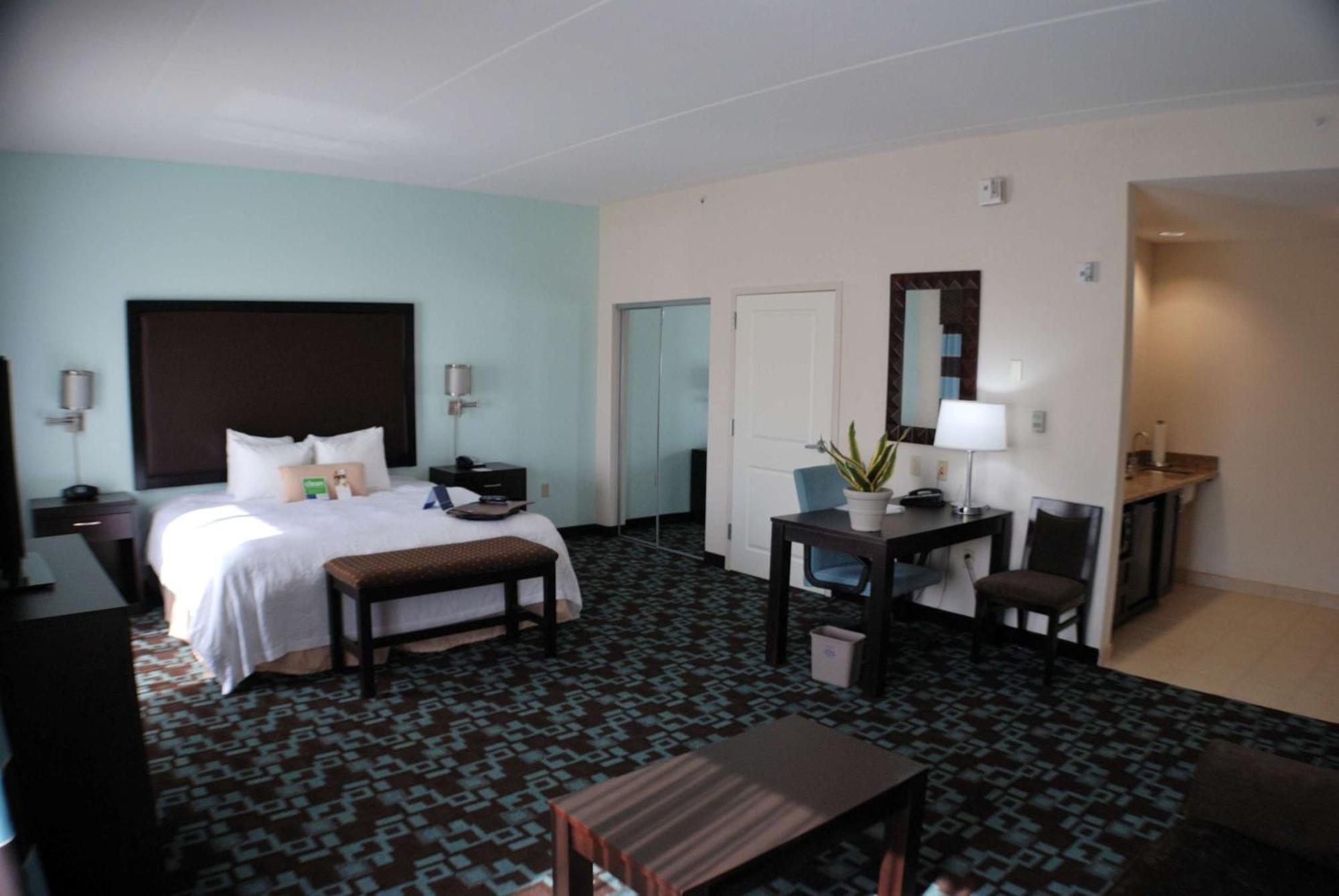 Hampton Inn & Suites Nashville At Opryland Ruang foto